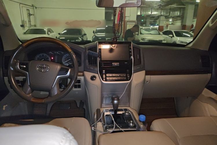 Used Toyota Land Cruiser  Center Console