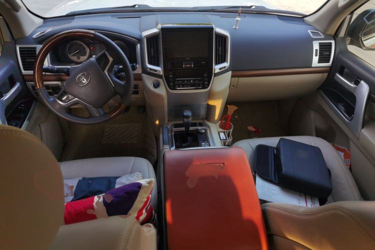 Used Toyota Land Cruiser  Center Console