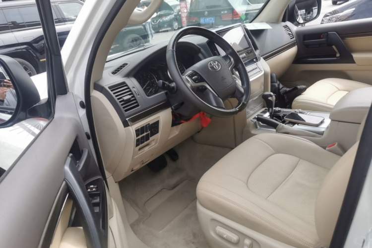 Used Toyota Land Cruiser 2018 4.0L GX-R Gasoline 7-Seater Middle East Driver Seat