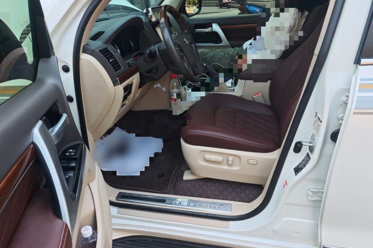 Used Toyota Land Cruiser 2018 5.7L VX-R Middle East Driver Seat