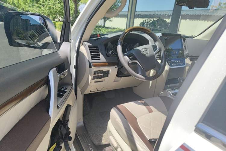 Used Toyota Land Cruiser 2018 4.0L GX-R Gasoline 7-Seater Middle East Driver Seat