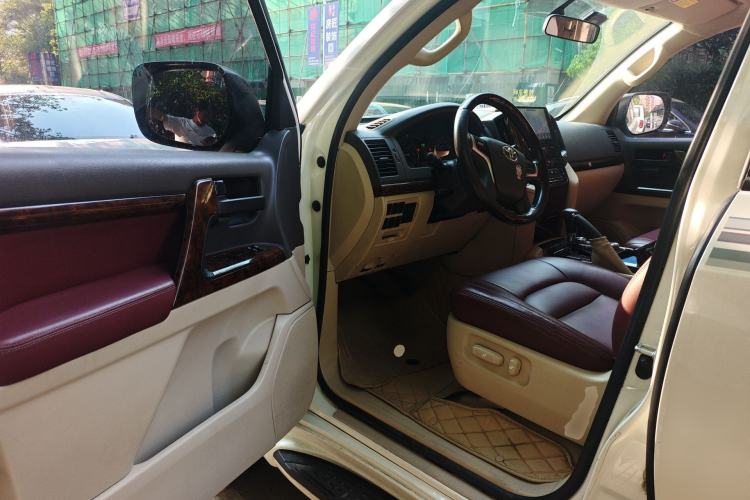 Used Toyota Land Cruiser 2018 4.0 Iron-Wheel Refrigerator Basic Version with No Electric Base Middle East Market Driver Seat