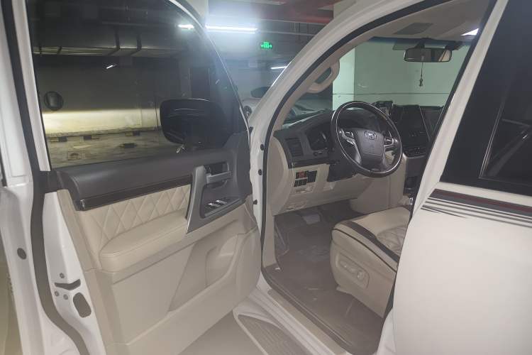 Used Toyota Land Cruiser 2018 4.0L GX-R Gasoline 7-Seater Middle East Driver Seat