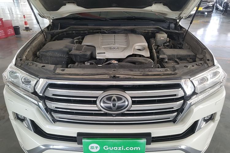 Used Toyota Land Cruiser  Engine Bay