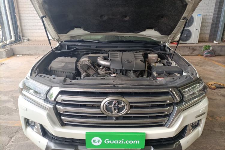 Used Toyota Land Cruiser  Engine Bay