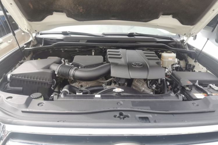Used Toyota Land Cruiser 2018 4.0L GX-R Gasoline 7-Seater Middle East Engine Bay