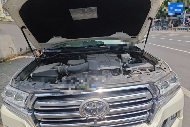 Used Toyota Land Cruiser  Engine Bay