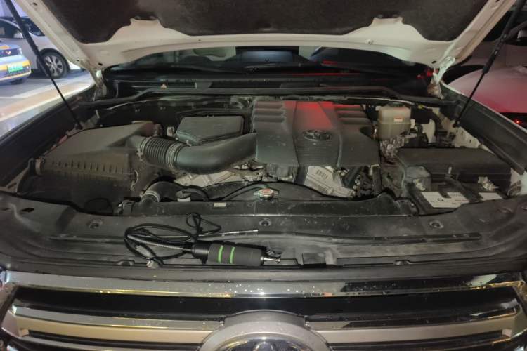 Used Toyota Land Cruiser  Engine Bay