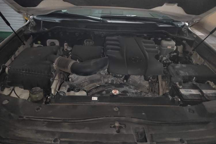 Used Toyota Land Cruiser  Engine Bay