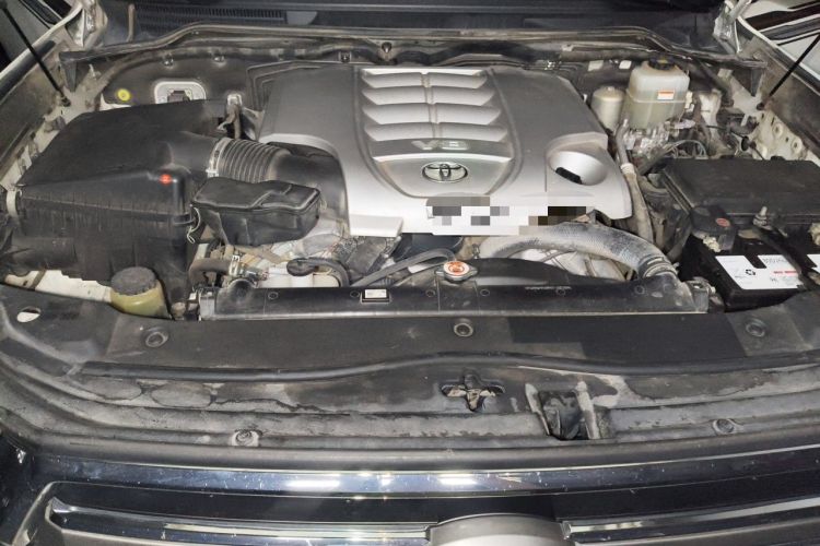 Used Toyota Land Cruiser  Engine Bay
