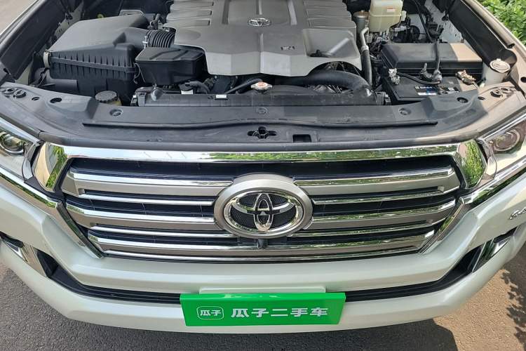 Used Toyota Land Cruiser  Engine Bay