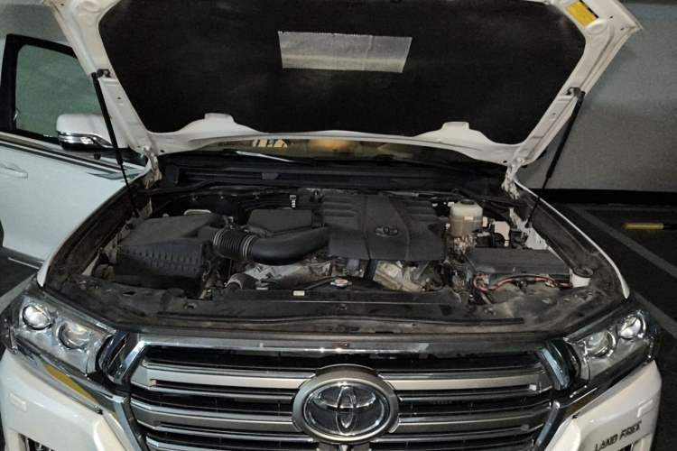 Used Toyota Land Cruiser  Engine Bay