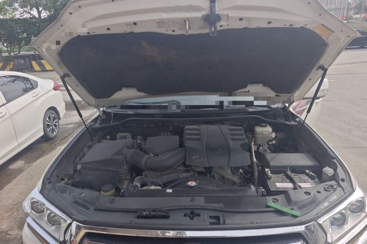 Used Toyota Land Cruiser  Engine Bay