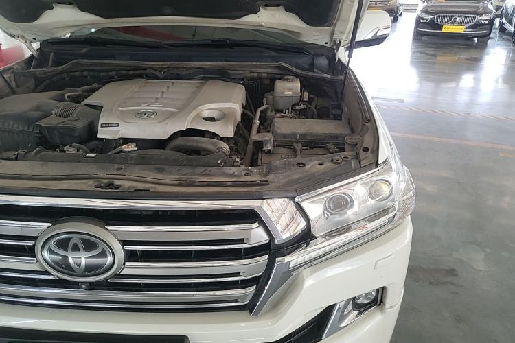 Used Toyota Land Cruiser  Engine Bay Left