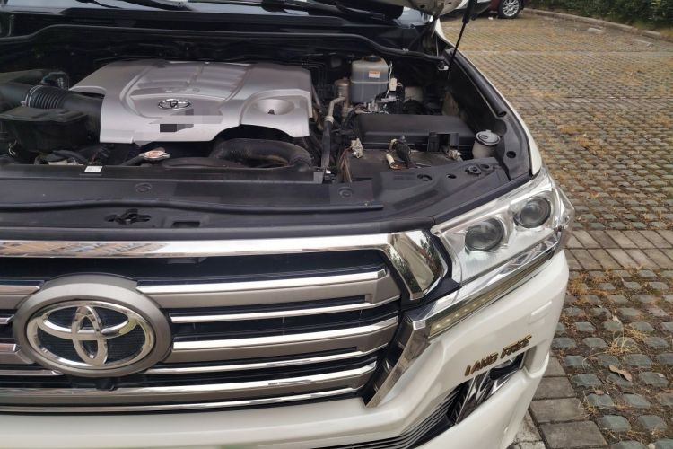 Used Toyota Land Cruiser  Engine Bay Left