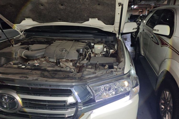 Used Toyota Land Cruiser  Engine Bay Left