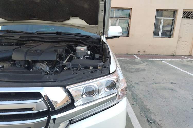 Used Toyota Land Cruiser  Engine Bay Left