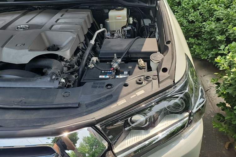 Used Toyota Land Cruiser  Engine Bay Left