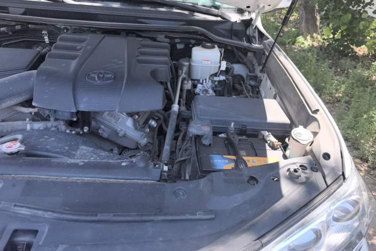 Used Toyota Land Cruiser 2018 4.0 GX-R Eight Cylinders No Winch Outboard Mount Middle East Engine Bay Left