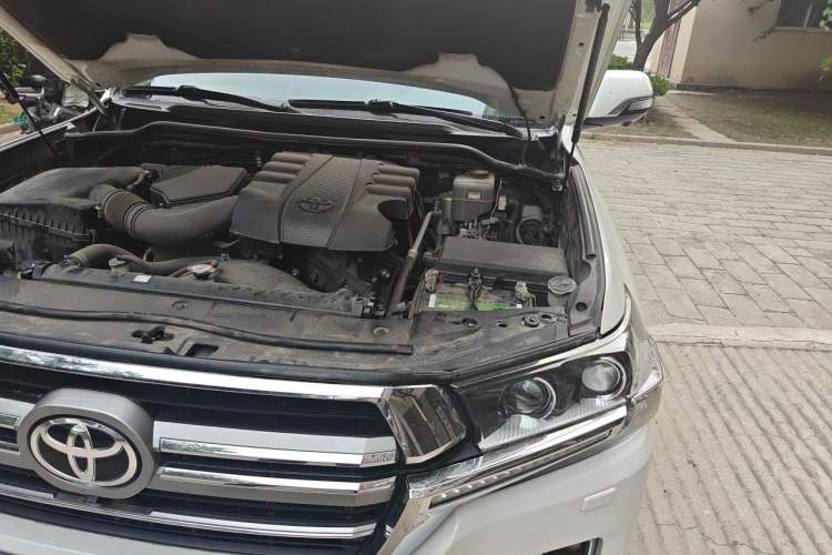 Used Toyota Land Cruiser  Engine Bay Left