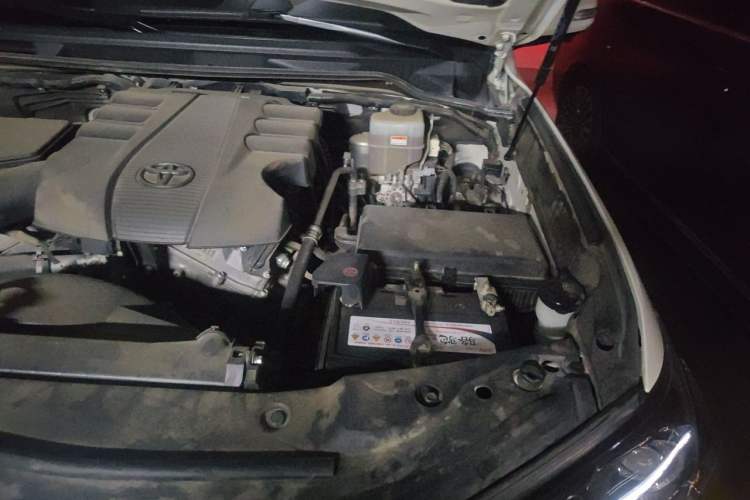 Used Toyota Land Cruiser 2018 4.0L GX-R Gasoline 7-Seater Middle East Engine Bay Left