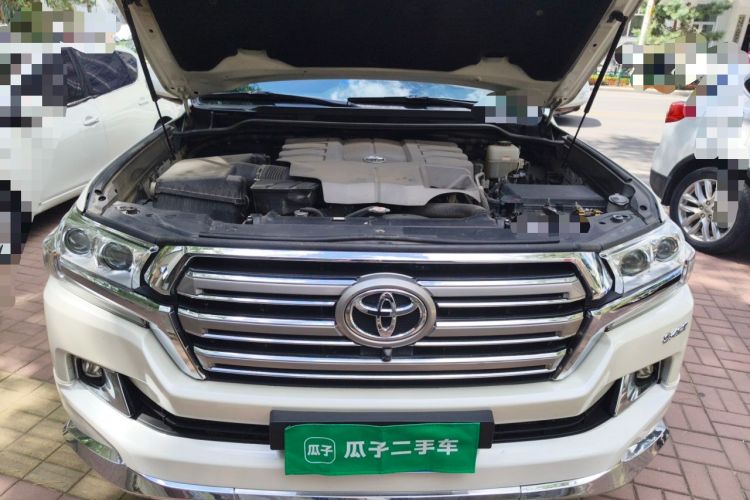 Used Toyota Land Cruiser  Engine Bay