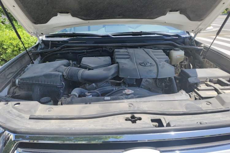 Used Toyota Land Cruiser 2018 4.0L GX-R Gasoline 7-Seater Middle East Engine Bay