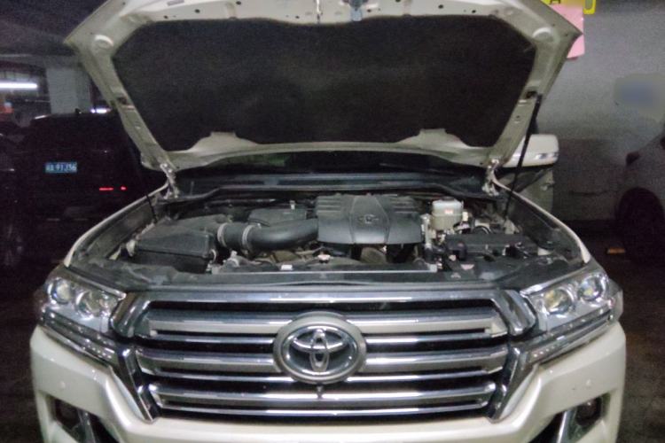 Used Toyota Land Cruiser 2018 4.0L GX-R Gasoline 7-Seater Middle East Engine Bay