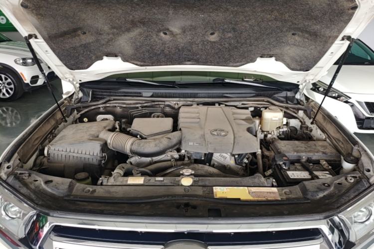 Used Toyota Land Cruiser 2018 4.0L GX-R Gasoline 7-Seater Middle East Engine Bay