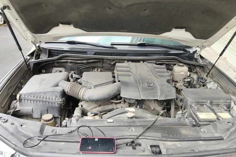 Used Toyota Land Cruiser  Engine Bay