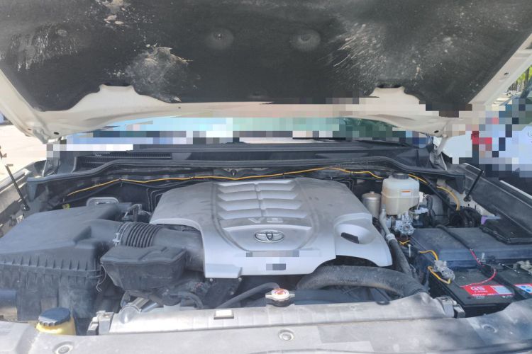 Used Toyota Land Cruiser  Engine Bay