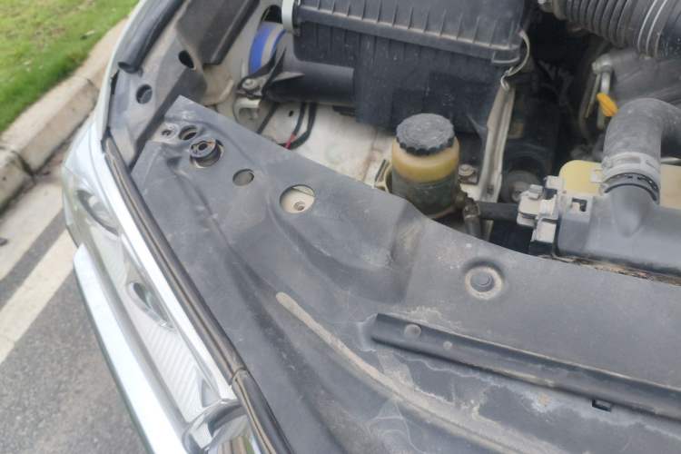 Used Toyota Land Cruiser 2018 4.0 GX-R Eight Cylinders No Winch Outboard Mount Middle East Engine Bay Right
