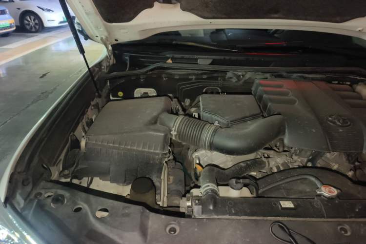 Used Toyota Land Cruiser  Engine Bay Right