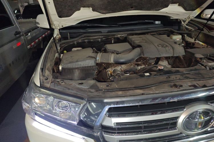 Used Toyota Land Cruiser  Engine Bay Right