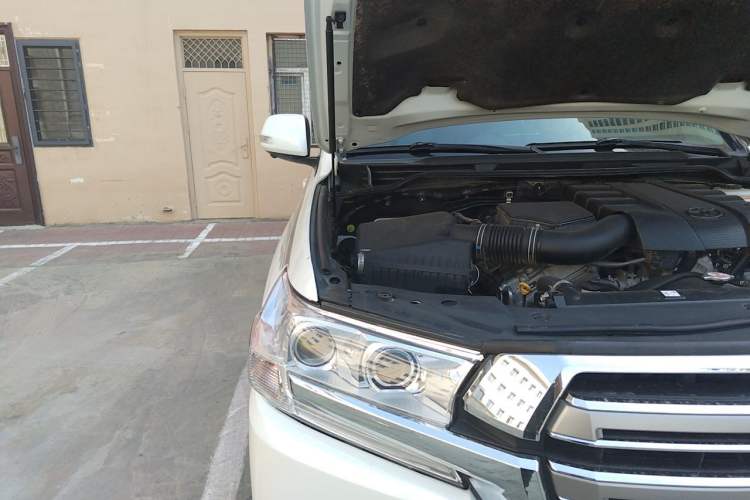 Used Toyota Land Cruiser  Engine Bay Right