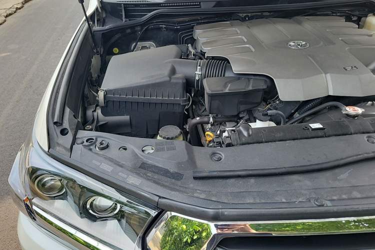 Used Toyota Land Cruiser  Engine Bay Right