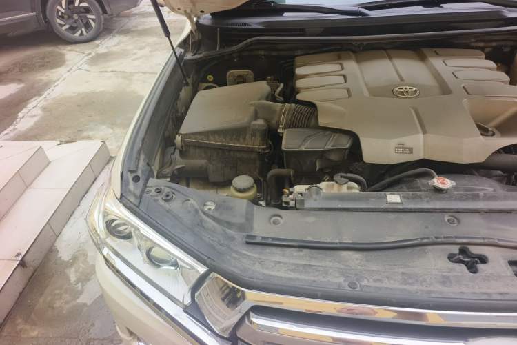 Used Toyota Land Cruiser  Engine Bay Right