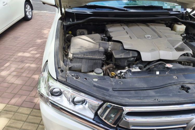 Used Toyota Land Cruiser  Engine Bay Right