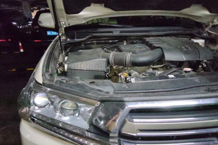 Used Toyota Land Cruiser 2018 4.0L GX-R Gasoline 7-Seater Middle East Engine Bay Right