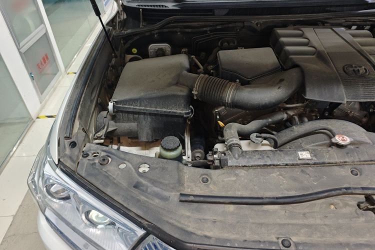 Used Toyota Land Cruiser  Engine Bay Right