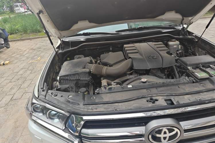 Used Toyota Land Cruiser  Engine Bay Right