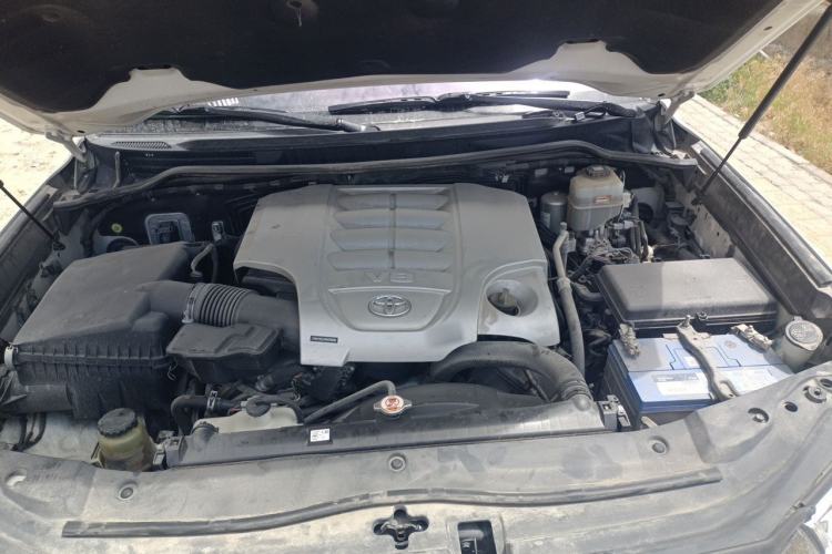 Used Toyota Land Cruiser  Engine Bay