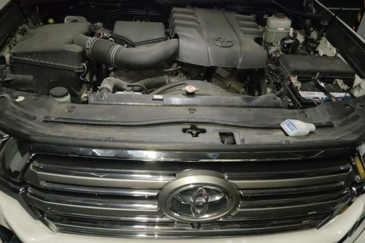 Used Toyota Land Cruiser  Engine Bay