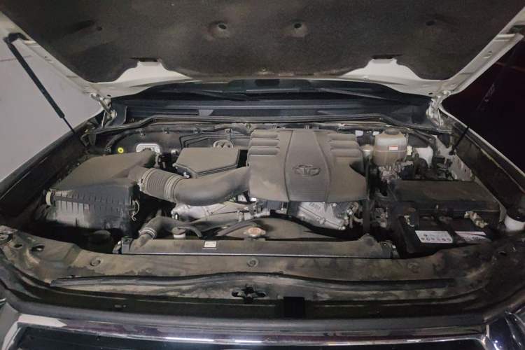 Used Toyota Land Cruiser 2018 4.0L GX-R Gasoline 7-Seater Middle East Engine Bay