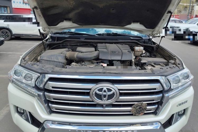Used Toyota Land Cruiser  Engine Bay