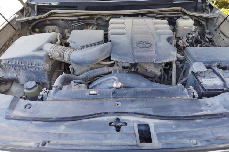 Used Toyota Land Cruiser  Engine Bay