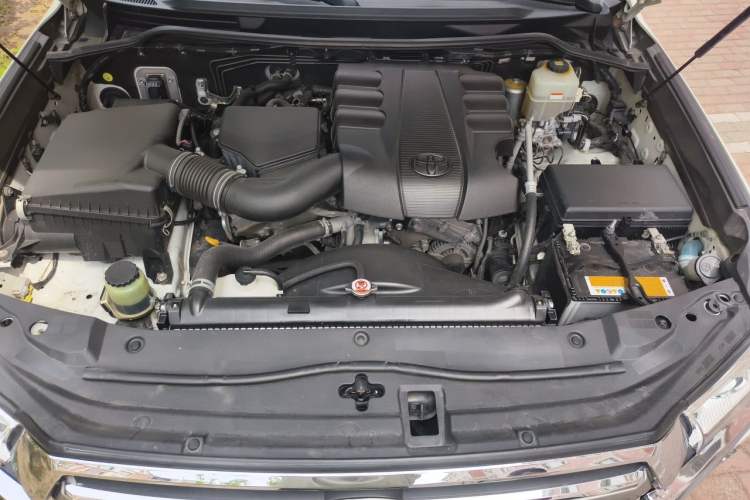 Used Toyota Land Cruiser  Engine Bay
