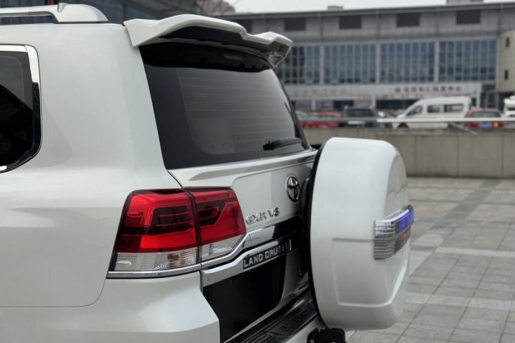 Used Toyota Land Cruiser 2018 4.0 GX-R Eight Cylinders No Winch Outboard Mount Middle East Exterior 6