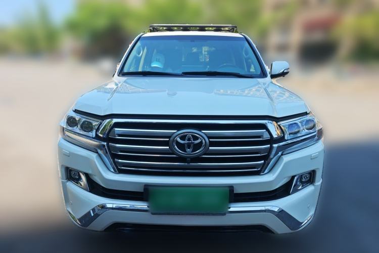 Used Toyota Land Cruiser 2018 5.7L VX-R Middle East Front
