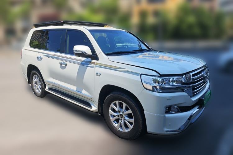 Used Toyota Land Cruiser 2018 5.7L VX-R Middle East Front Right 45 Deg
